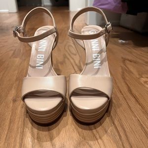 Gianni Bini Platform Heels- Size 7.5